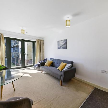 Luxe 1 Bed Flat 5 Mins To Stratford - Free Parking Appartement Londen Buitenkant foto