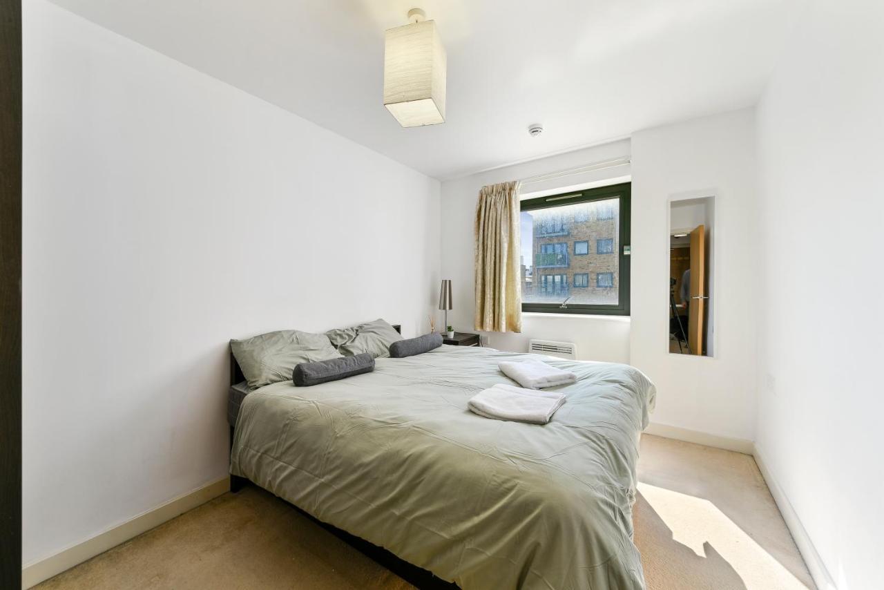 Luxe 1 Bed Flat 5 Mins To Stratford - Free Parking Appartement Londen Buitenkant foto