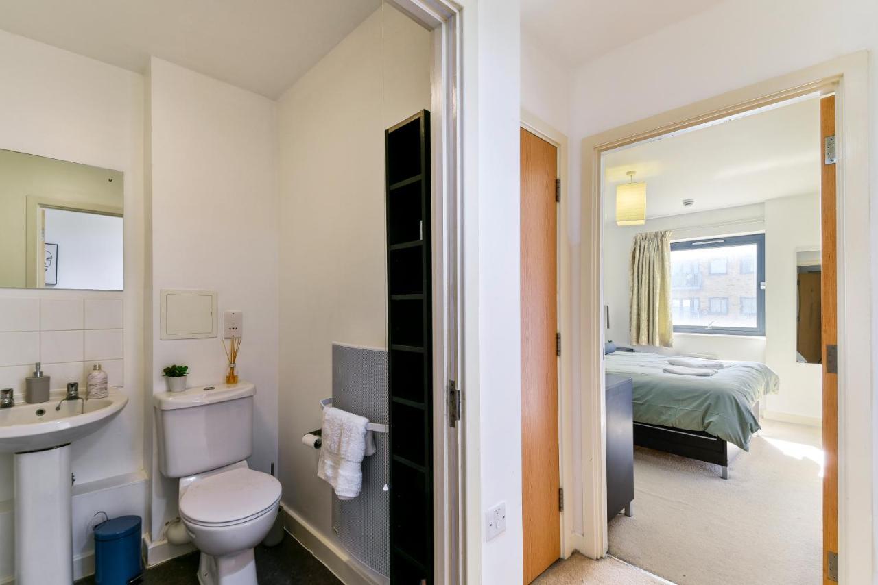 Luxe 1 Bed Flat 5 Mins To Stratford - Free Parking Appartement Londen Buitenkant foto